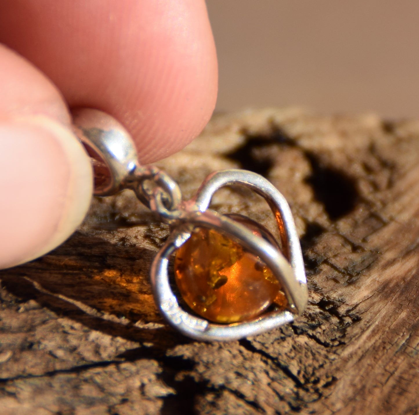 Delicate pendant with a cage-shaped heart in cognac-colored natural Amber and 925 Silver, MJ Baltica, BW318