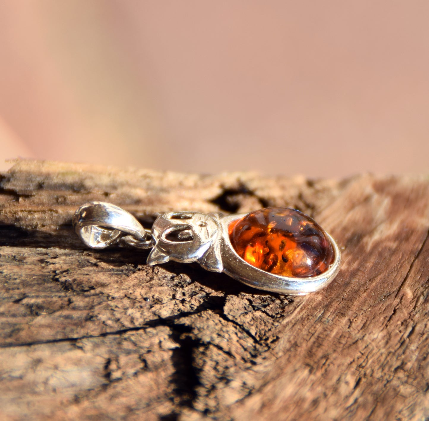 Delicate fat cat pendant in cognac-colored natural amber and 925 sterling silver, MJ Baltica, BW323