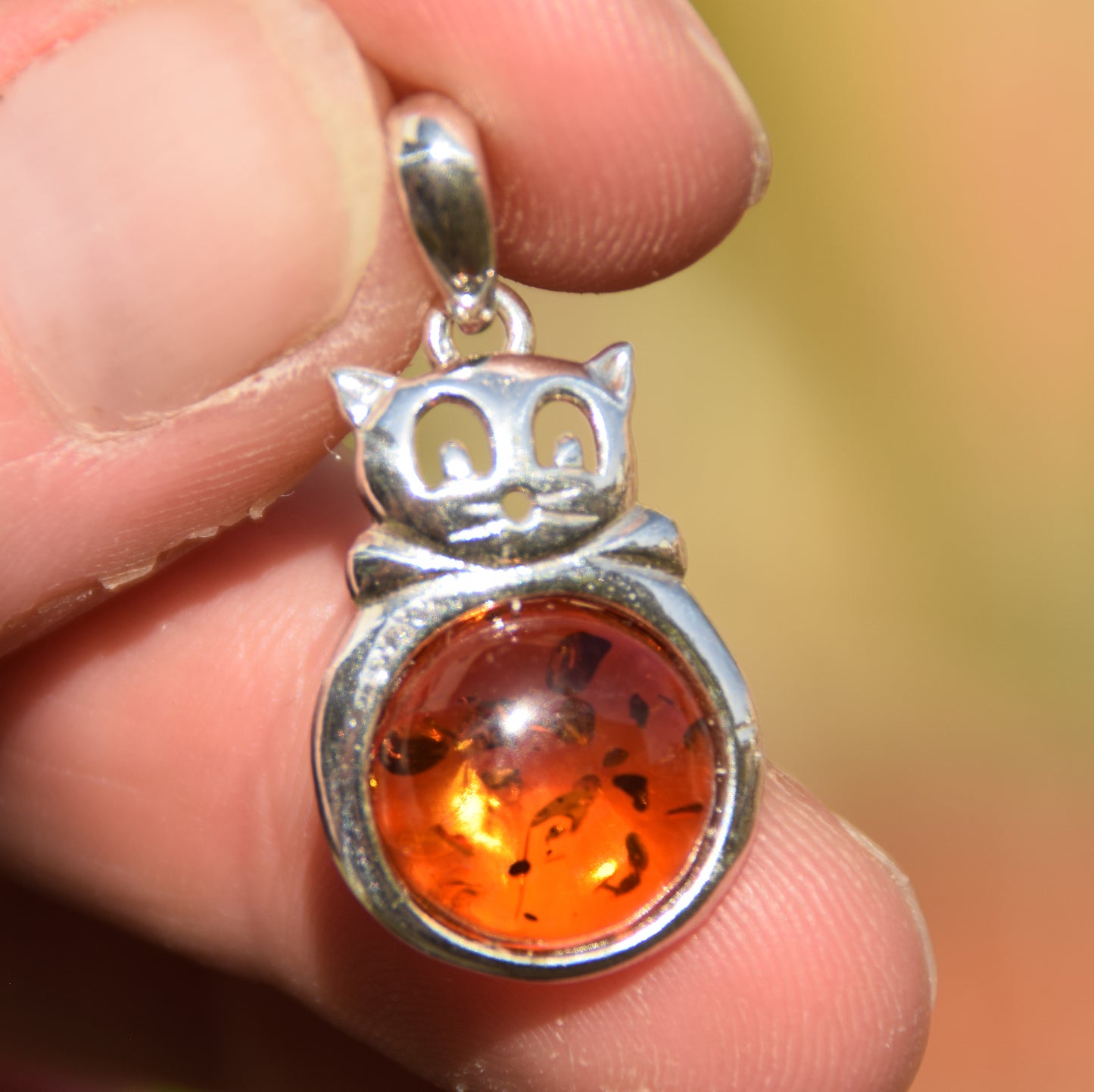 Delicate fat cat pendant in cognac-colored natural amber and 925 sterling silver, MJ Baltica, BW323