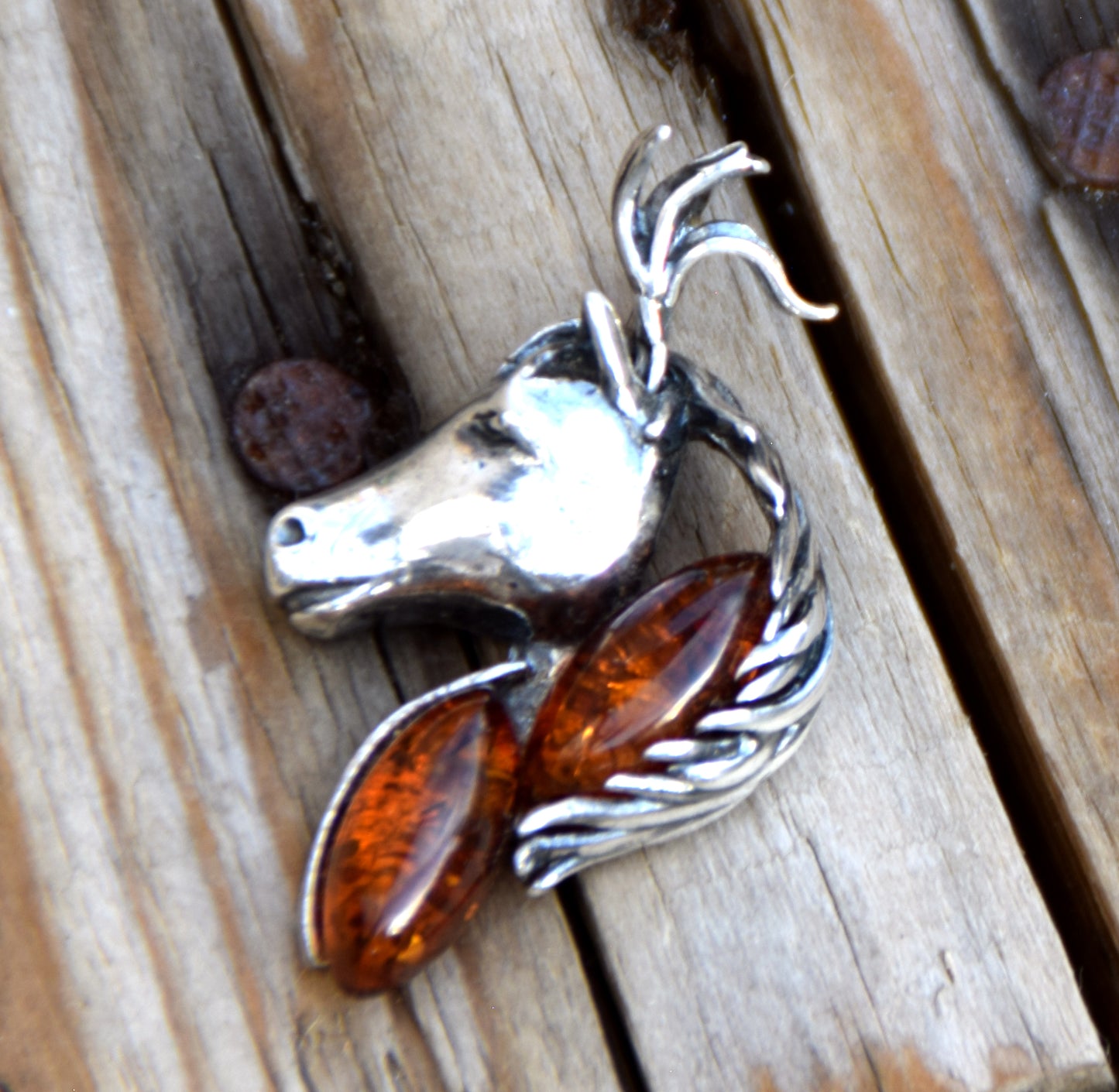 Cognac-colored natural amber and 925 sterling silver horse-shaped pendant, MJ Baltica, BW327