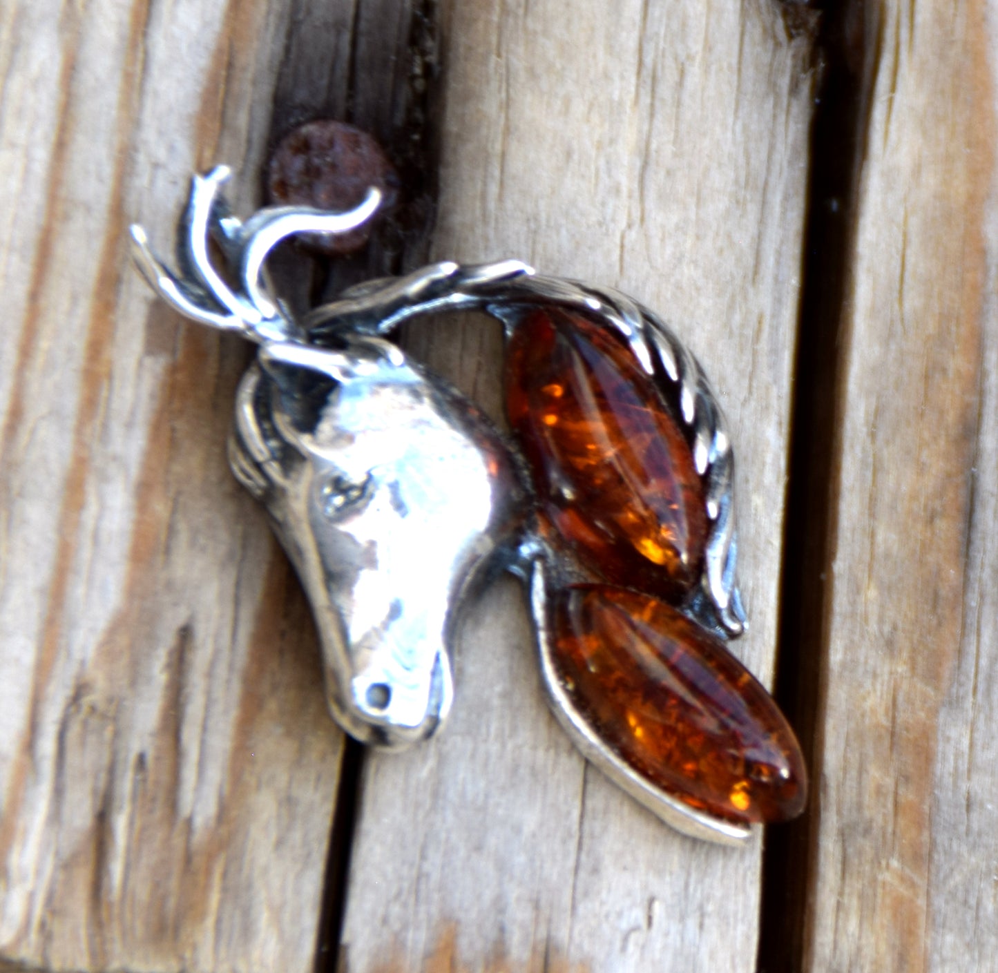 Cognac-colored natural amber and 925 sterling silver horse-shaped pendant, MJ Baltica, BW327