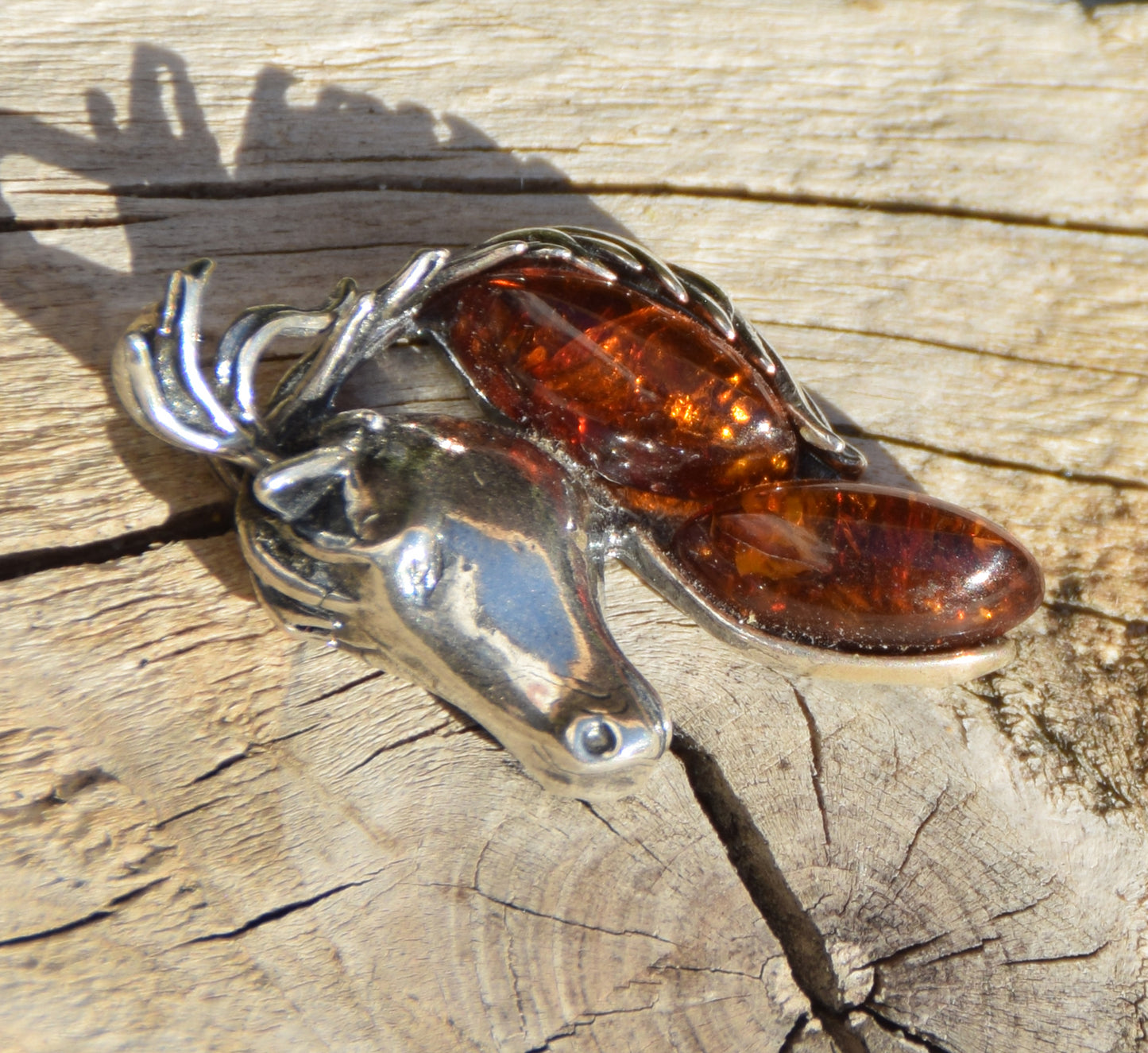 Cognac-colored natural amber and 925 sterling silver horse-shaped pendant, MJ Baltica, BW327