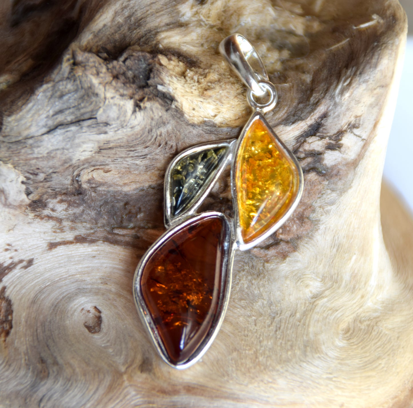 Bright floral pendant with natural Amber in various shades, set in 925 Sterling Silver, MJ Baltica, BW336