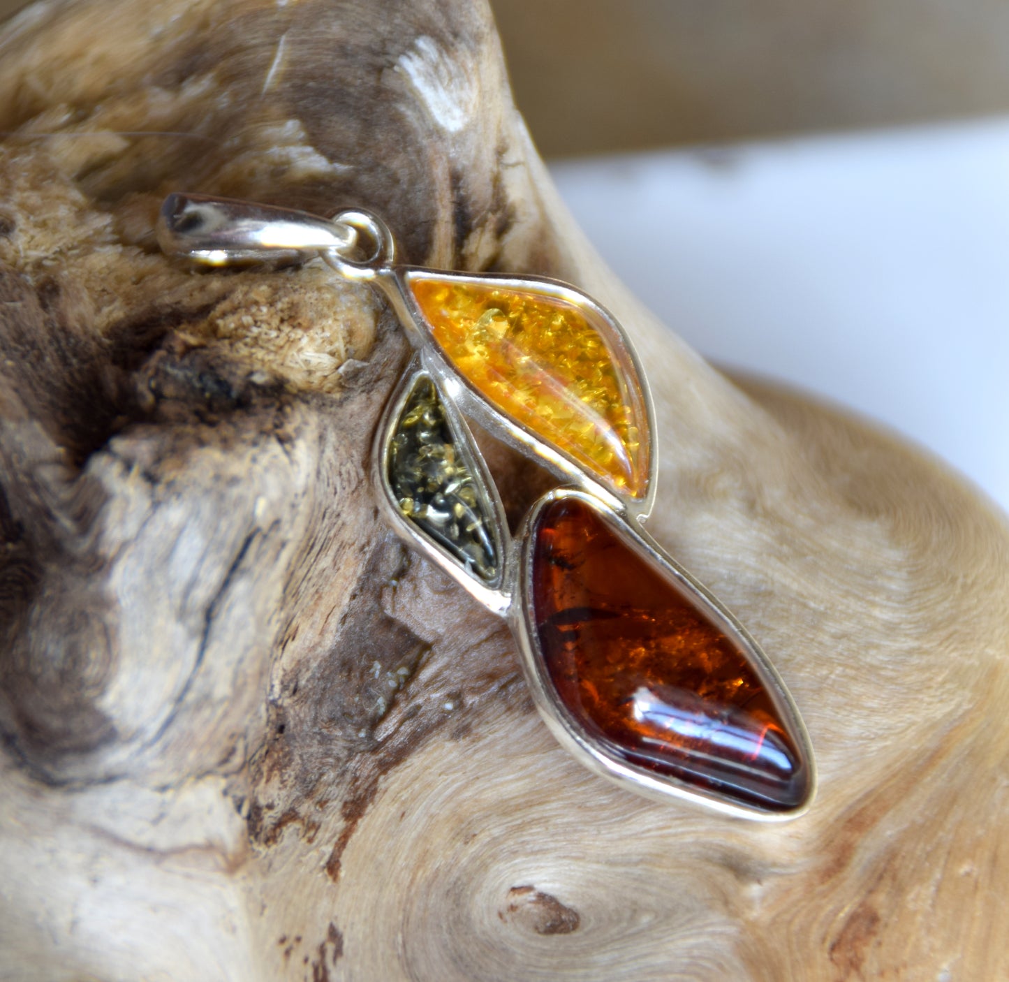 Bright floral pendant with natural Amber in various shades, set in 925 Sterling Silver, MJ Baltica, BW336