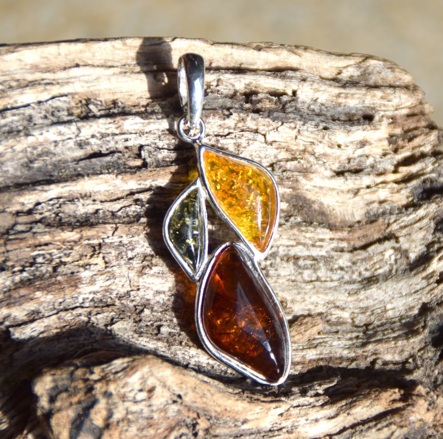 Bright floral pendant with natural Amber in various shades, set in 925 Sterling Silver, MJ Baltica, BW336