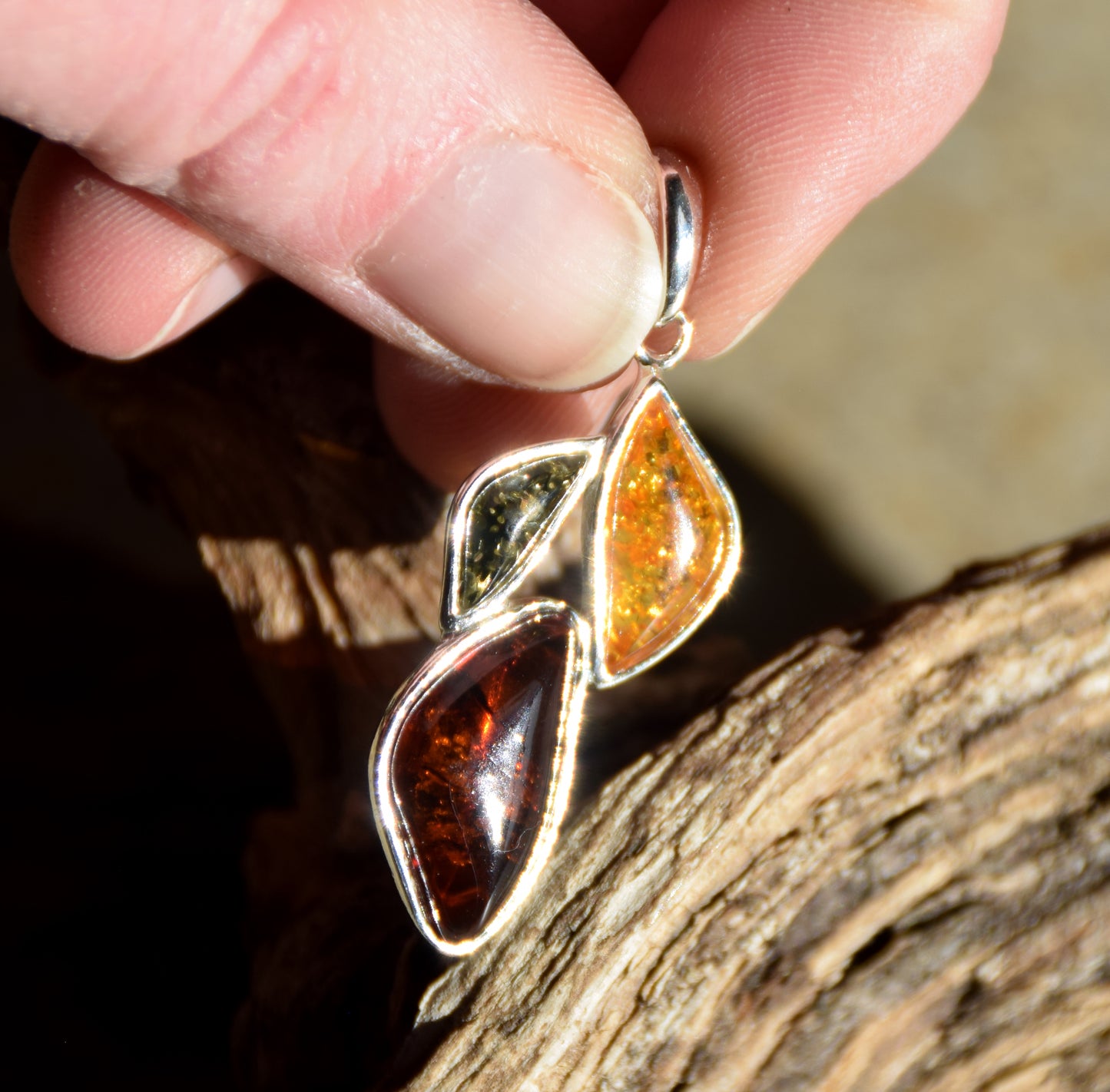 Bright floral pendant with natural Amber in various shades, set in 925 Sterling Silver, MJ Baltica, BW336