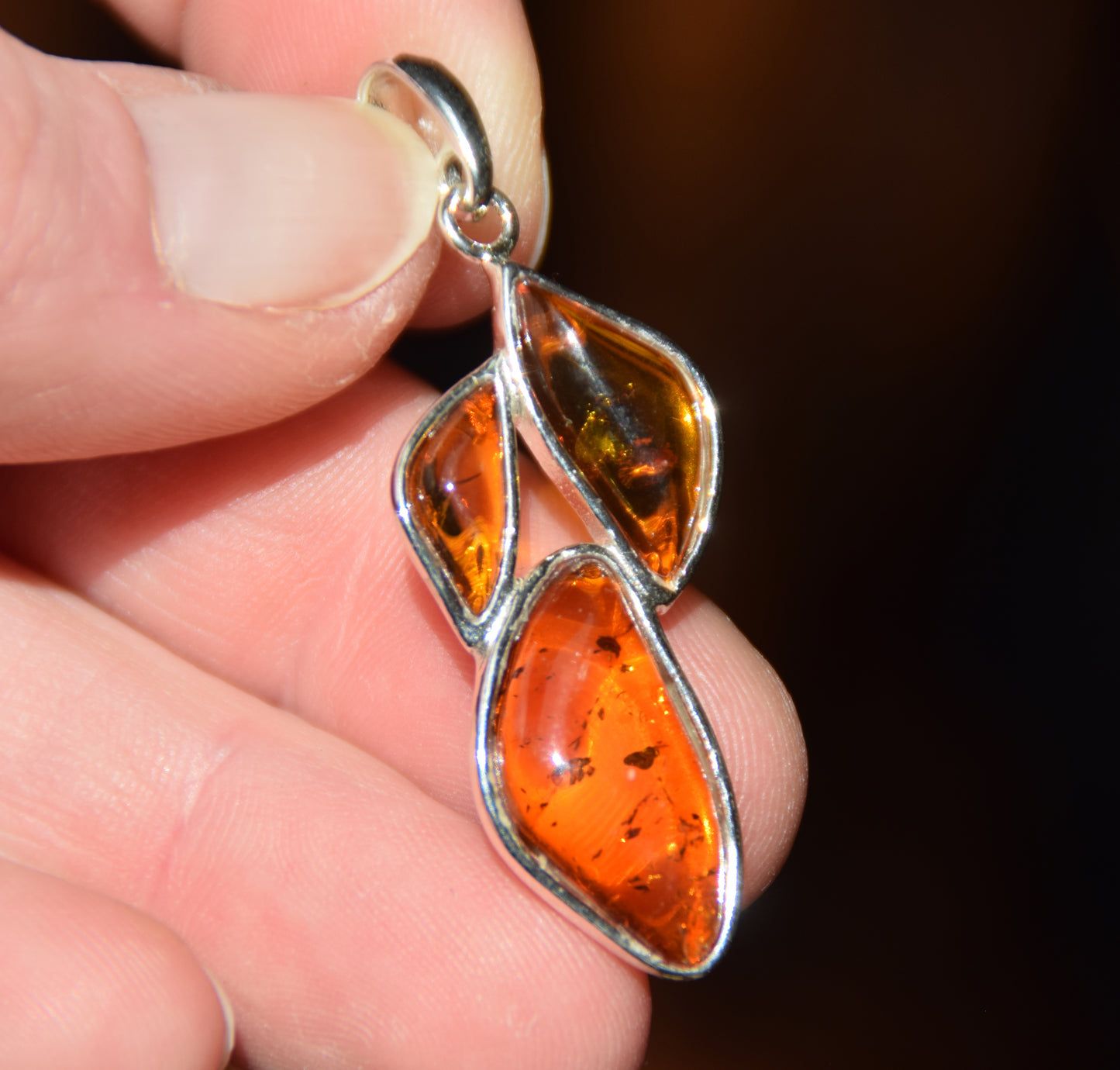 Luminous floral pendant with cognac-colored natural Amber in Sterling Silver 925, MJ Baltica, BW337