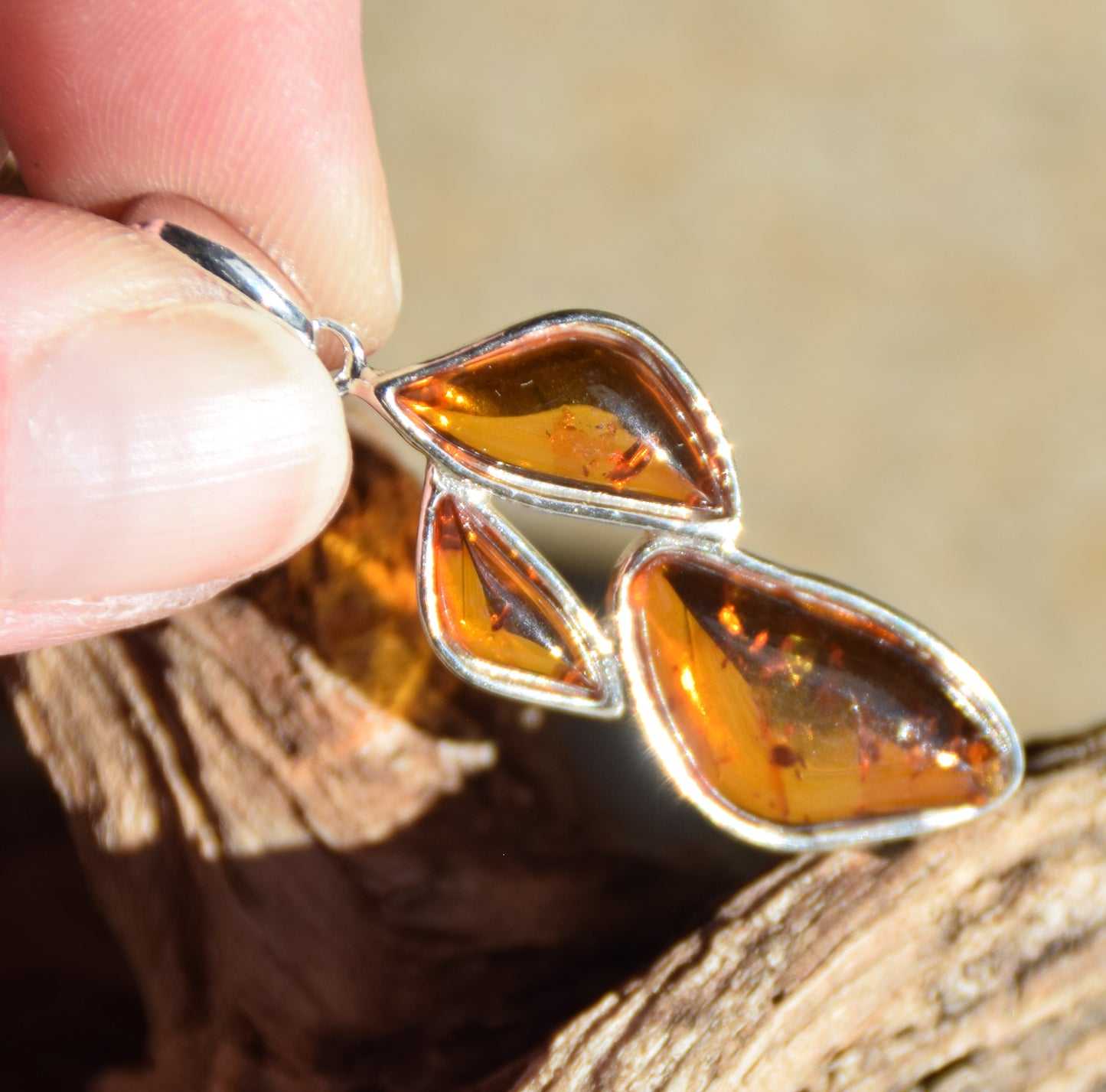 Luminous floral pendant with cognac-colored natural Amber in Sterling Silver 925, MJ Baltica, BW337