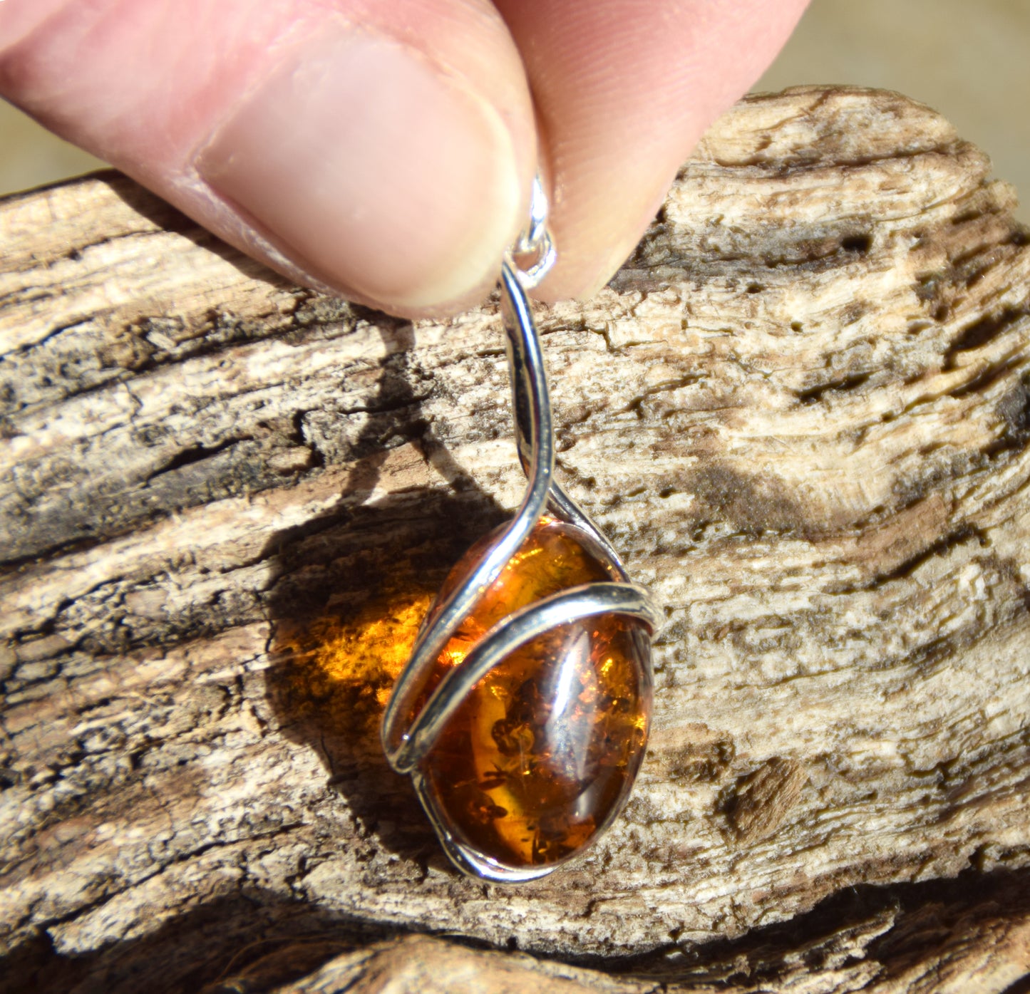 Elegant oval pendant in cognac-colored natural amber and 925 sterling silver, MJ Baltica, BW338