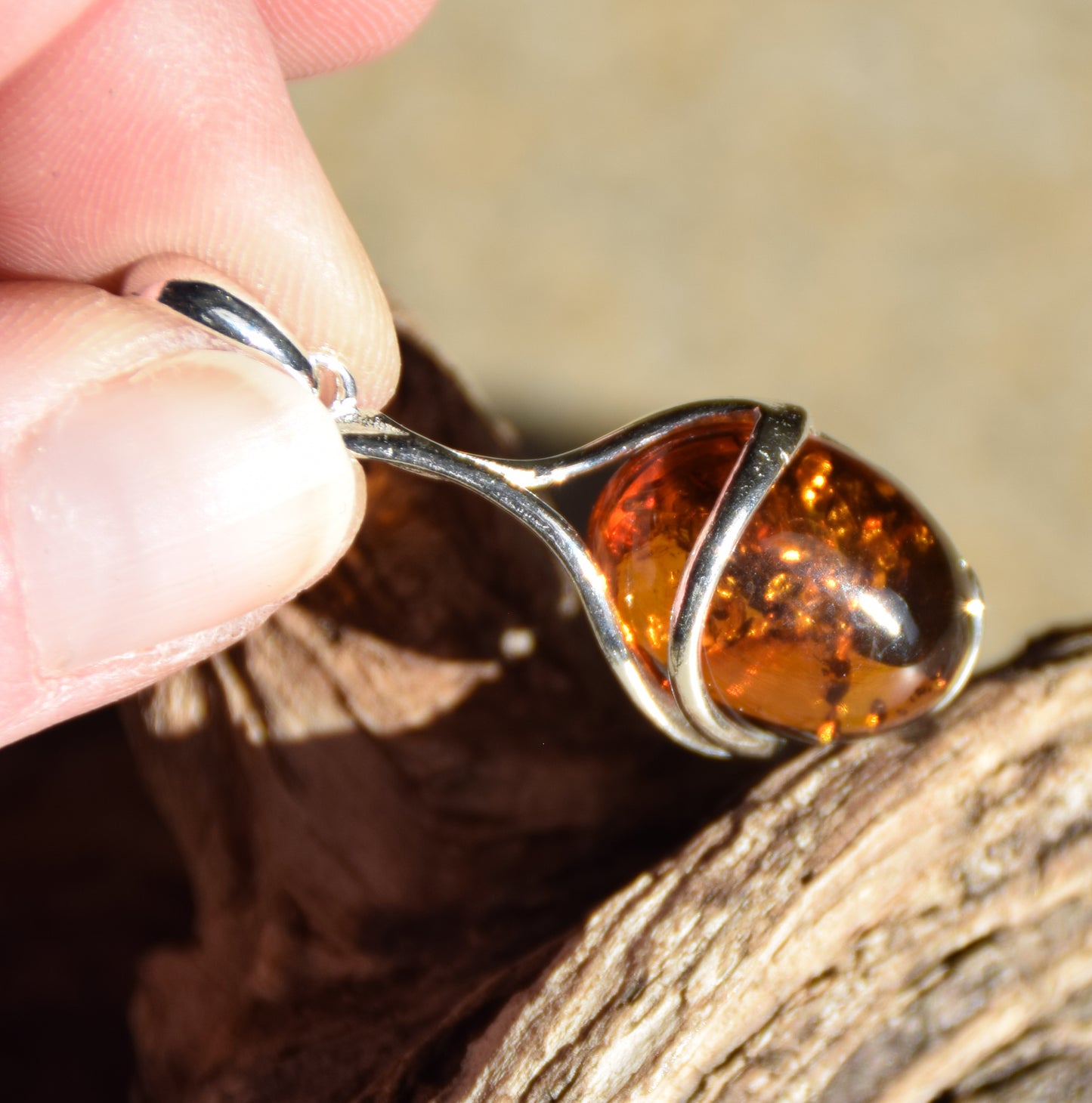 Elegant oval pendant in cognac-colored natural amber and 925 sterling silver, MJ Baltica, BW338