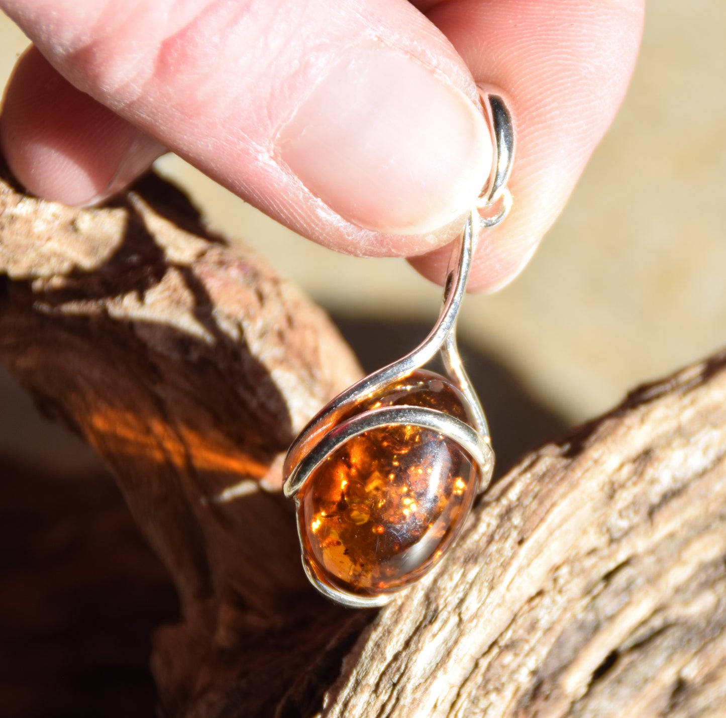 Elegant oval pendant in cognac-colored natural amber and 925 sterling silver, MJ Baltica, BW338