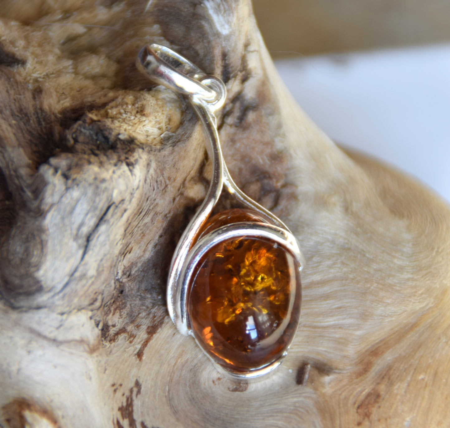 Elegant oval pendant in cognac-colored natural amber and 925 sterling silver, MJ Baltica, BW338