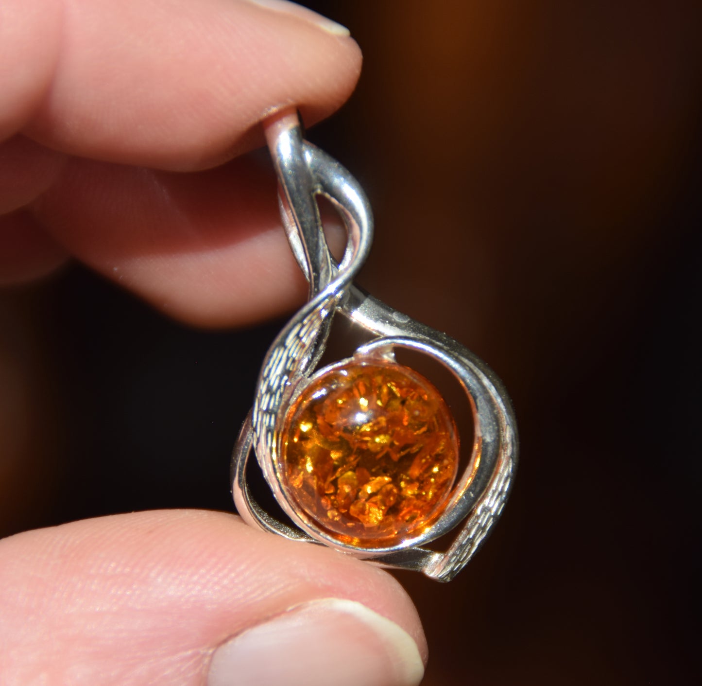 Elegante ciondolo a forma di goccia in Ambra naturale color cognac e Argento 925, MJ Baltica, BW340