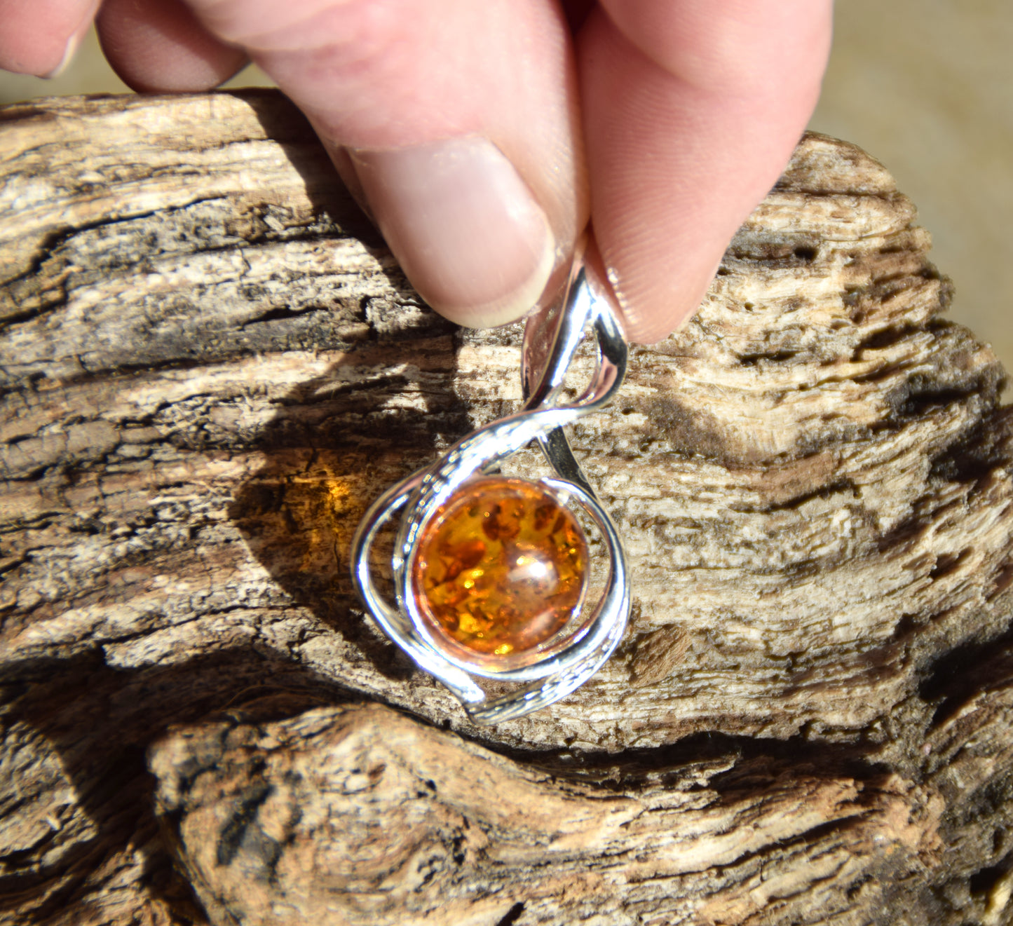 Elegante ciondolo a forma di goccia in Ambra naturale color cognac e Argento 925, MJ Baltica, BW340