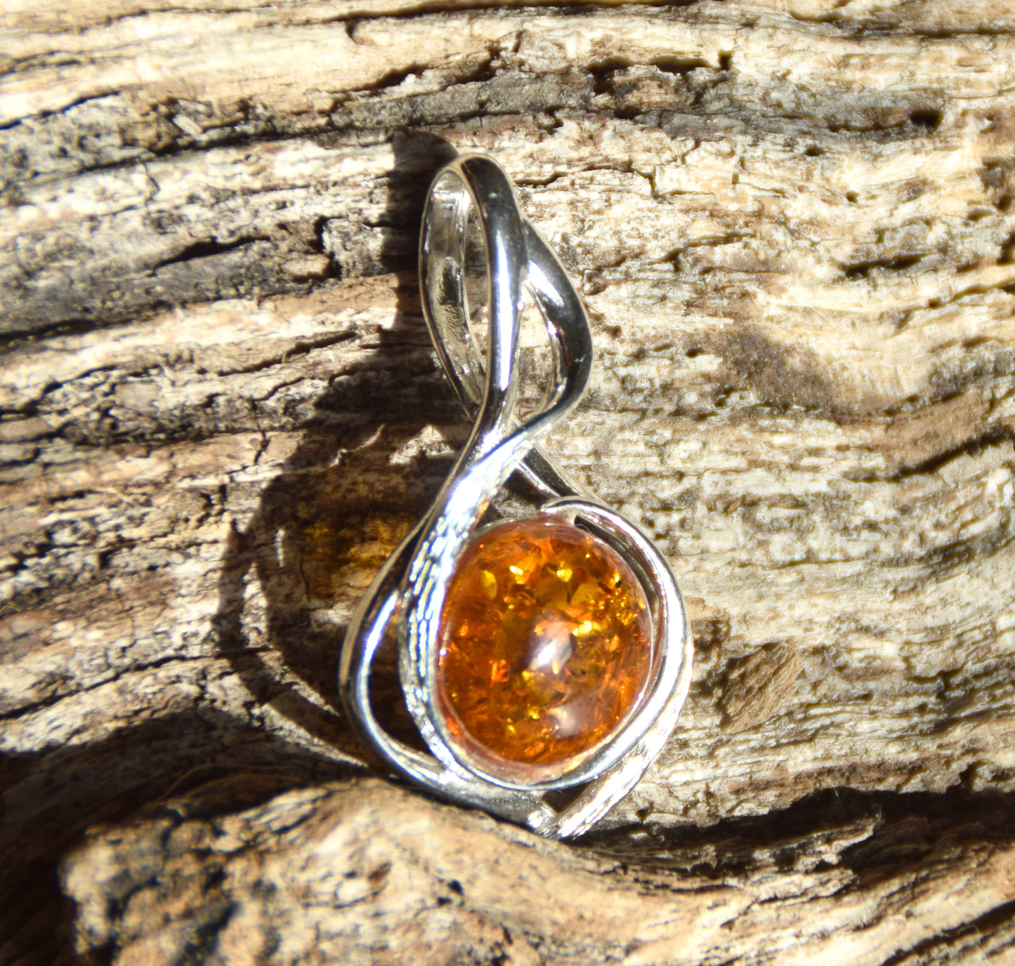 Elegante ciondolo a forma di goccia in Ambra naturale color cognac e Argento 925, MJ Baltica, BW340