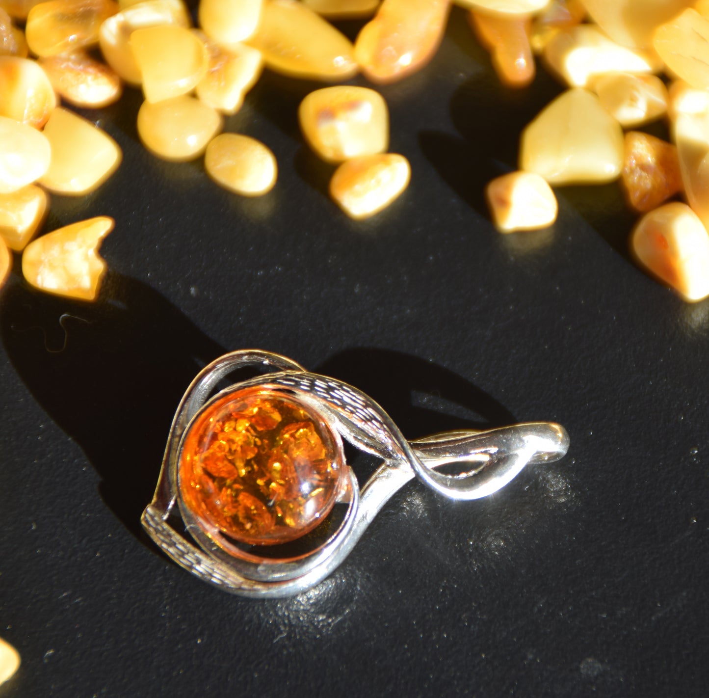 Elegante ciondolo a forma di goccia in Ambra naturale color cognac e Argento 925, MJ Baltica, BW340