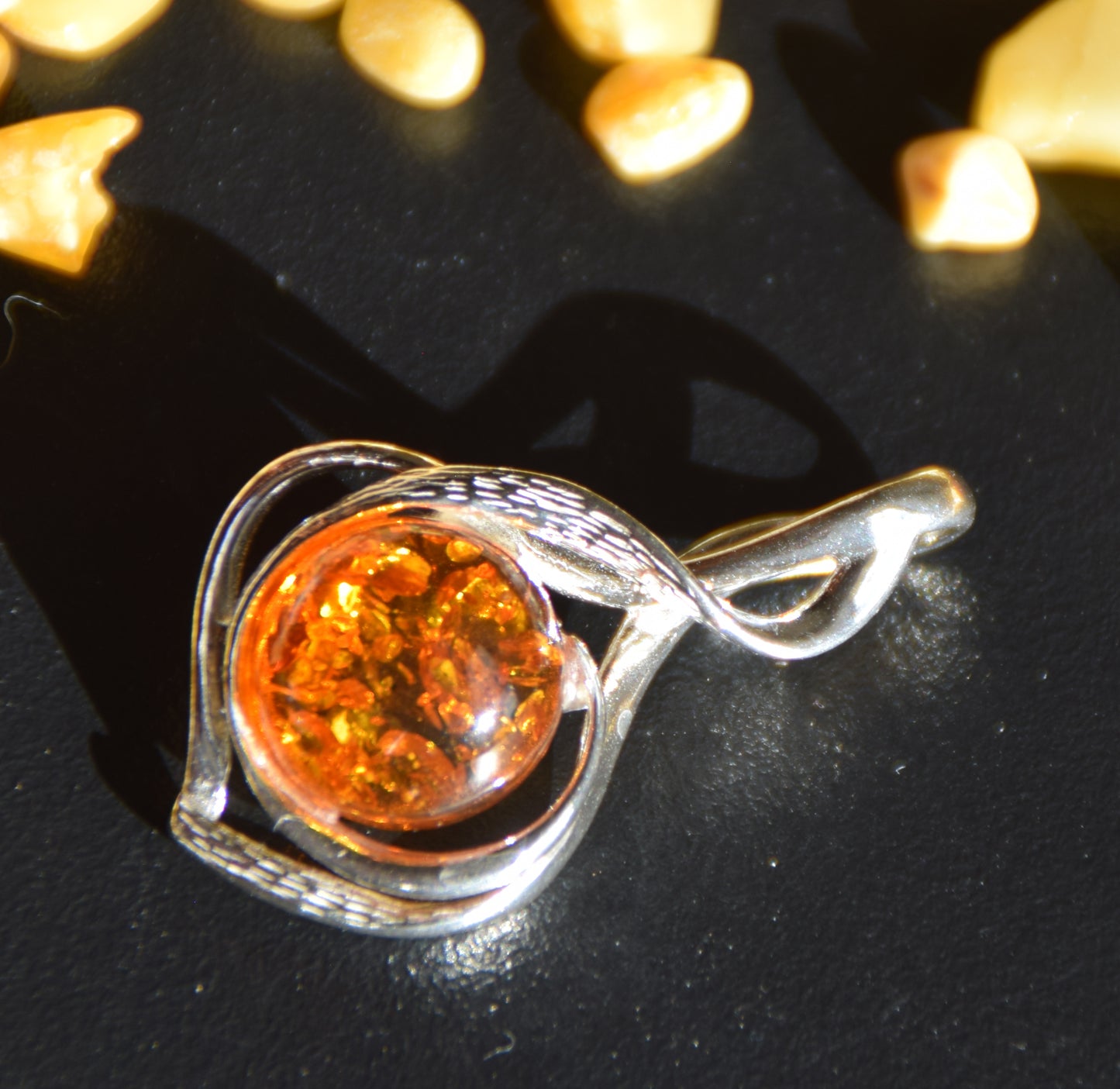 Elegante ciondolo a forma di goccia in Ambra naturale color cognac e Argento 925, MJ Baltica, BW340