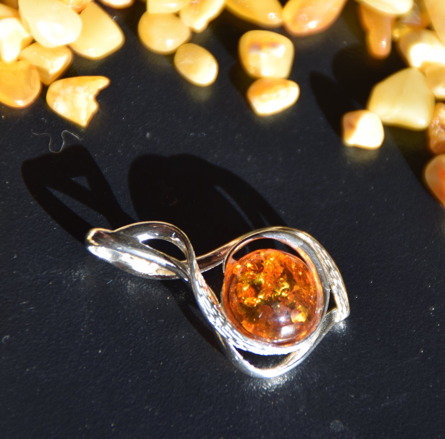 Elegante ciondolo a forma di goccia in Ambra naturale color cognac e Argento 925, MJ Baltica, BW340