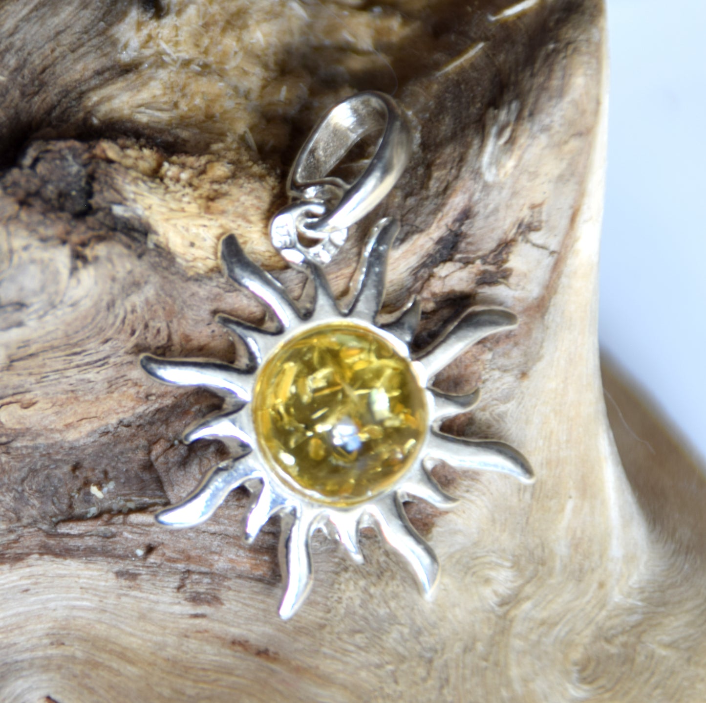 Luminoso ciondolo a forma di sole in Ambra naturale color oro e Argento 925, MJ Baltica, BW346