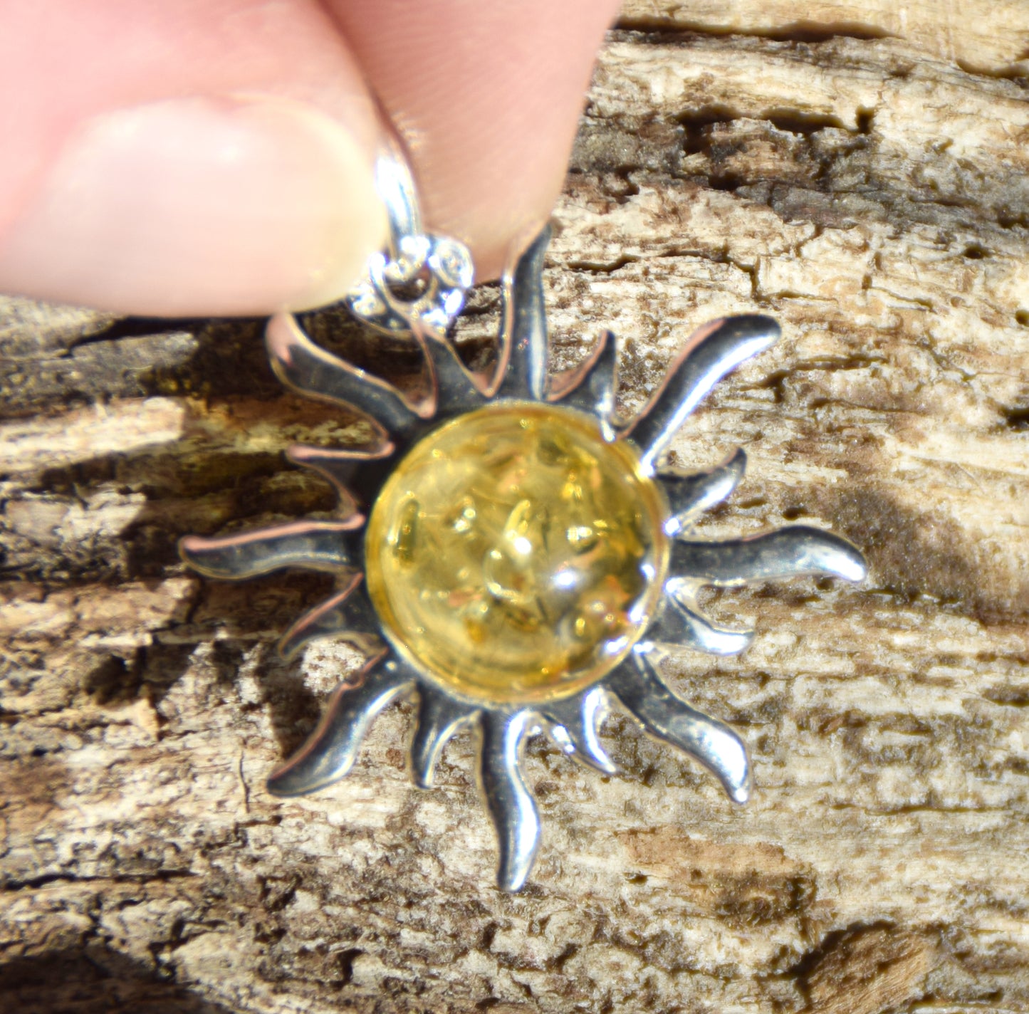 Luminoso ciondolo a forma di sole in Ambra naturale color oro e Argento 925, MJ Baltica, BW346