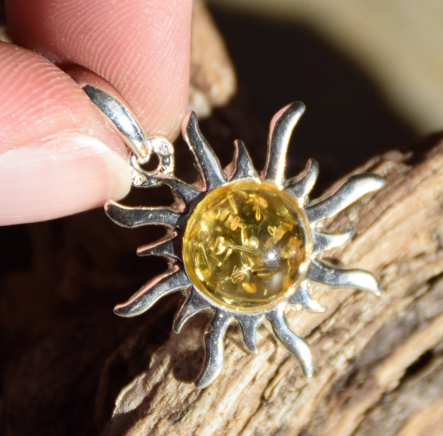 Luminoso ciondolo a forma di sole in Ambra naturale color oro e Argento 925, MJ Baltica, BW346