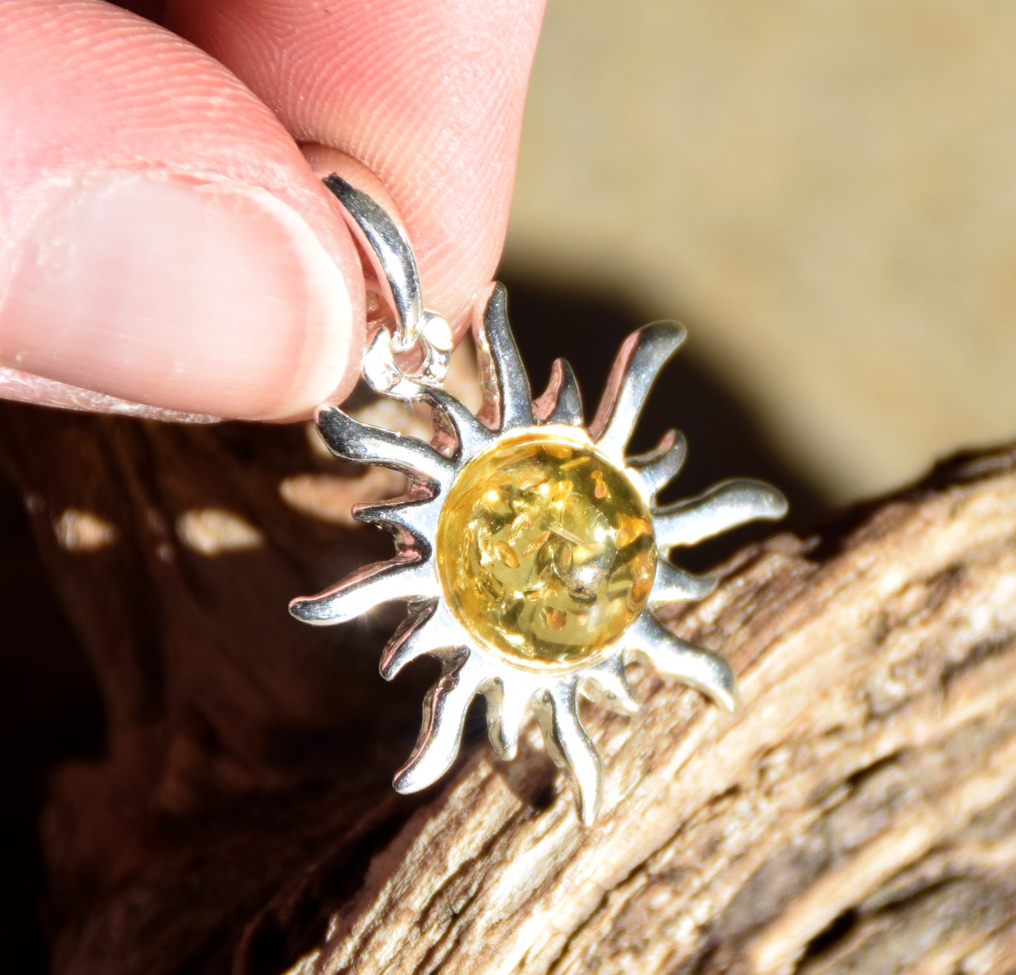 Luminoso ciondolo a forma di sole in Ambra naturale color oro e Argento 925, MJ Baltica, BW346