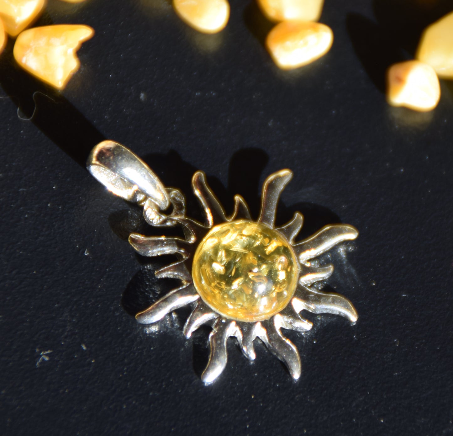 Luminoso ciondolo a forma di sole in Ambra naturale color oro e Argento 925, MJ Baltica, BW346