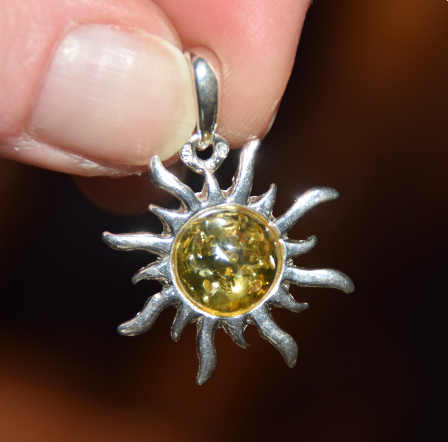Luminoso ciondolo a forma di sole in Ambra naturale color oro e Argento 925, MJ Baltica, BW346