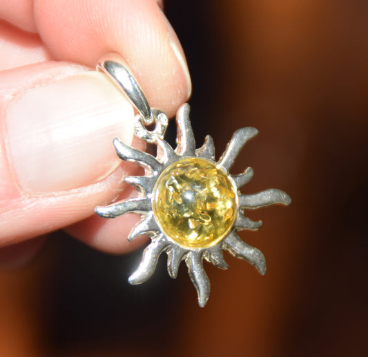 Bright sun-shaped pendant in golden natural Amber and 925 Sterling Silver, MJ Baltica, BW346