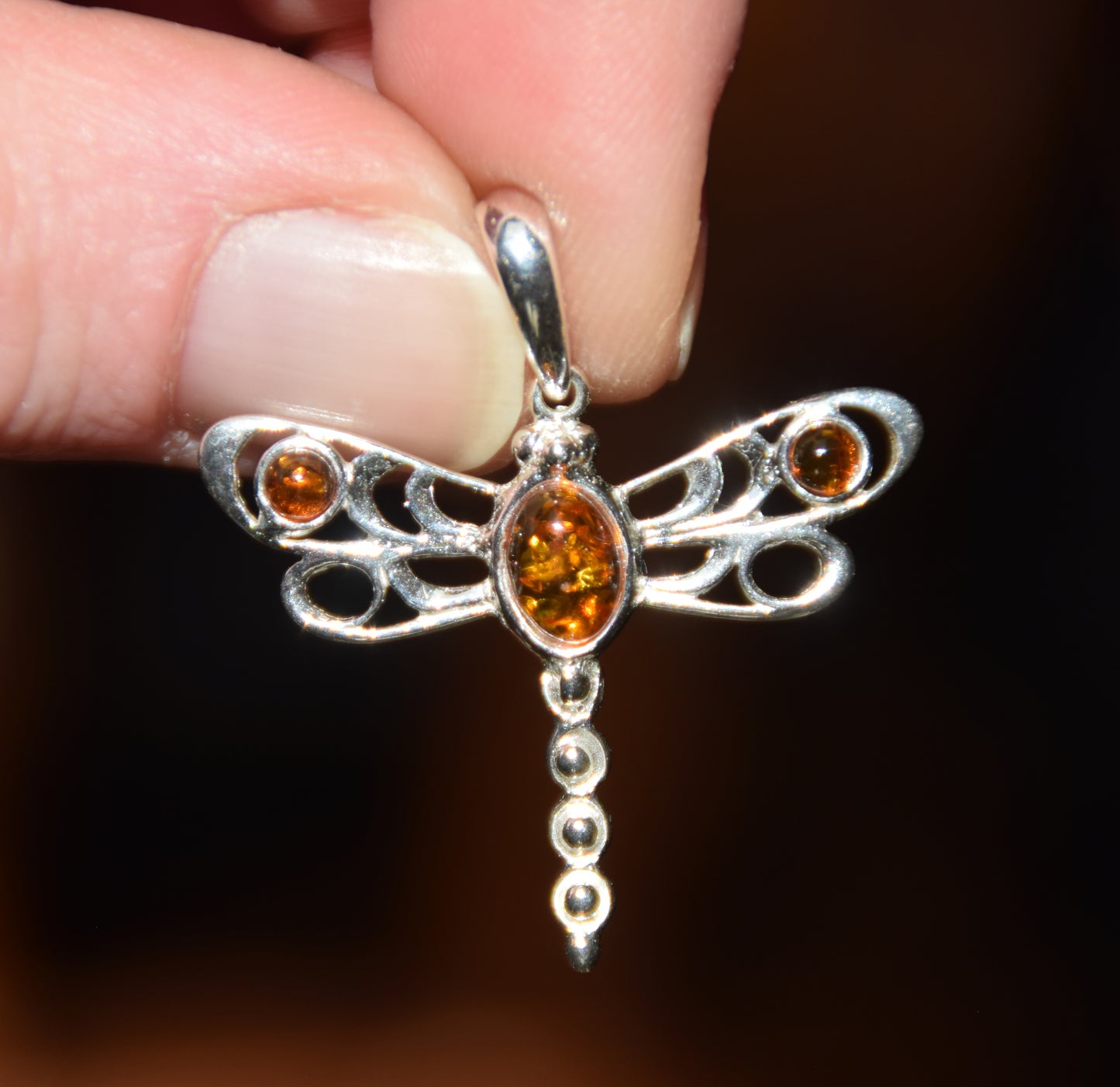 Libellen-Anhänger aus naturfarbenem Cognac-Bernstein und 925er Silber, MJ Baltica, BW347
