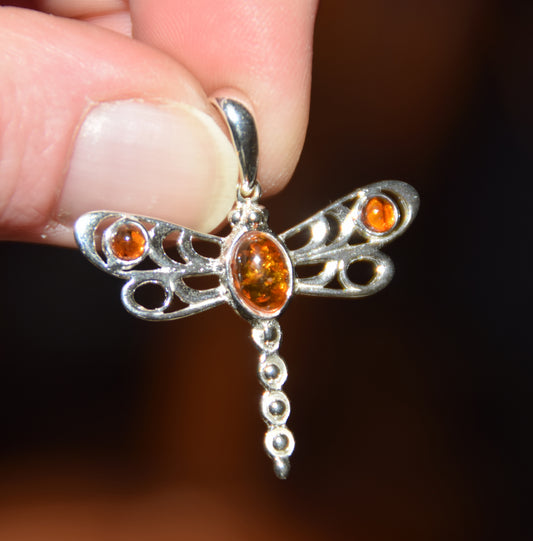 Dragonfly-shaped pendant in natural cognac-colored amber and 925 sterling silver, MJ Baltica, BW347