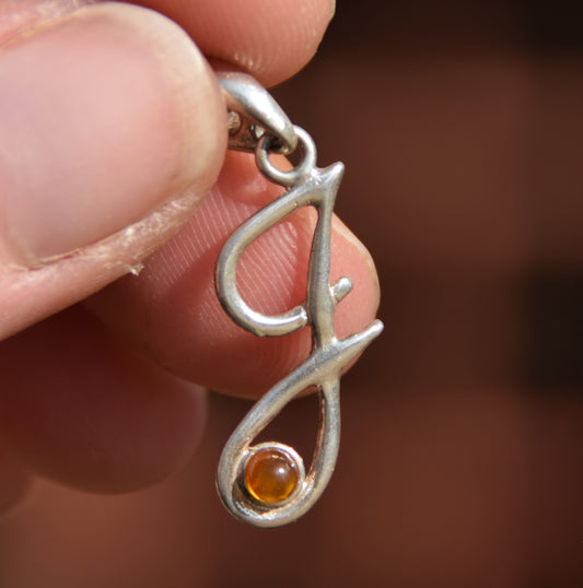 MJ Baltica, ciondolo, Ambra naturale Baltica, Argento 925, lettera, iniziale, J, corsivo, BWLJ