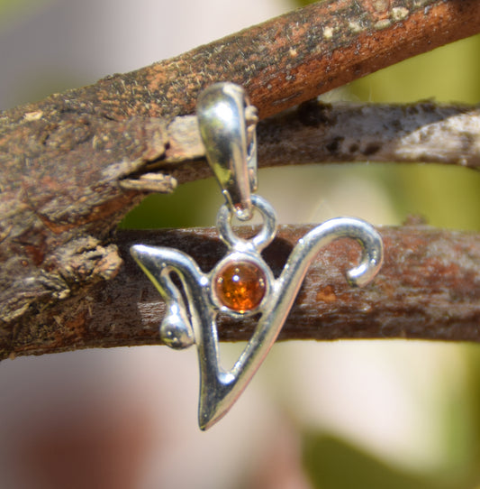 MJ Baltica, pendant, natural Baltic amber, 925 silver, V, letter, initial, cursive, BWLV