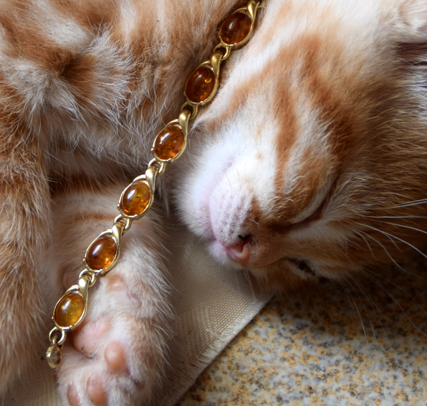 Elegant chain bracelet with natural cognac amber and 18k gold-plated 925 Sterling Silver, MJ Baltica, BZB009