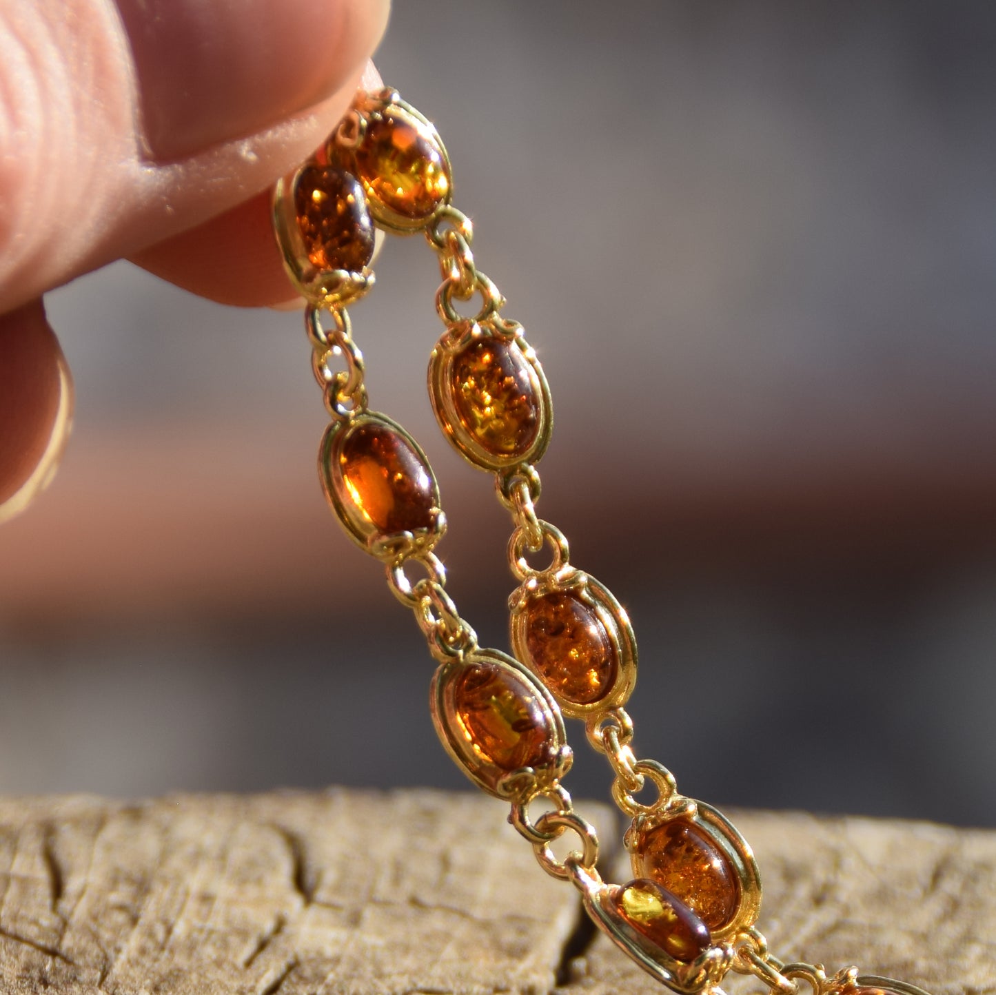 Elegantes Armband im Vintage-Stil mit Naturbernstein in Cognacfarbe und 14K vergoldetem 925er Silber, MJ Baltica, BZB022
