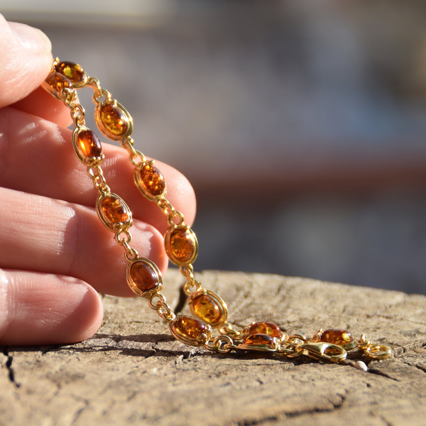 Elegantes Armband im Vintage-Stil mit Naturbernstein in Cognacfarbe und 14K vergoldetem 925er Silber, MJ Baltica, BZB022