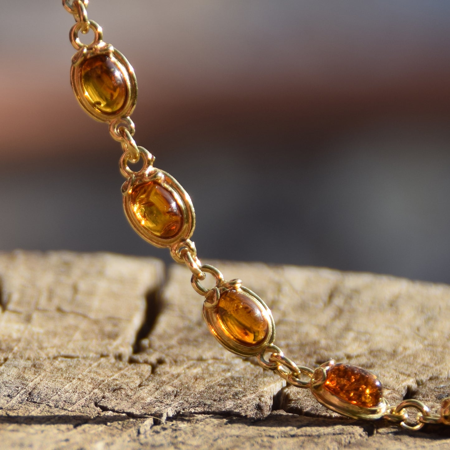 Elegantes Armband im Vintage-Stil mit Naturbernstein in Cognacfarbe und 14K vergoldetem 925er Silber, MJ Baltica, BZB022