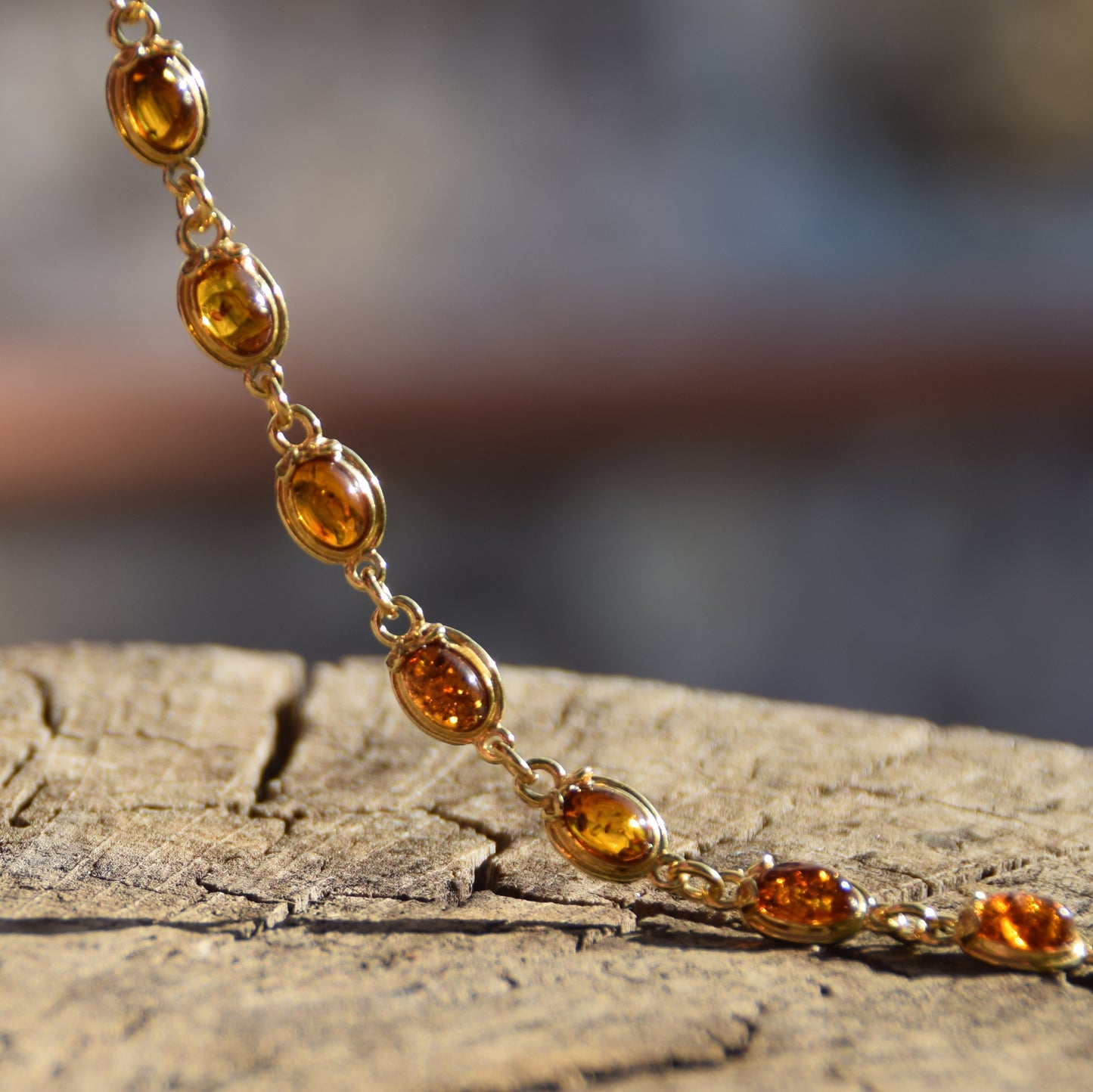 Elegantes Armband im Vintage-Stil mit Naturbernstein in Cognacfarbe und 14K vergoldetem 925er Silber, MJ Baltica, BZB022