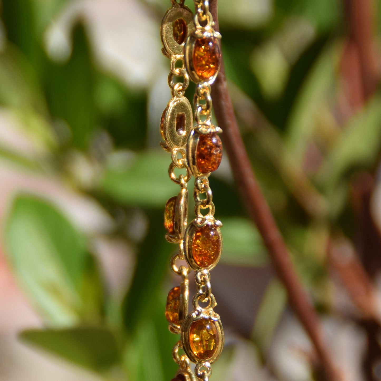 Elegantes Armband im Vintage-Stil mit Naturbernstein in Cognacfarbe und 14K vergoldetem 925er Silber, MJ Baltica, BZB022