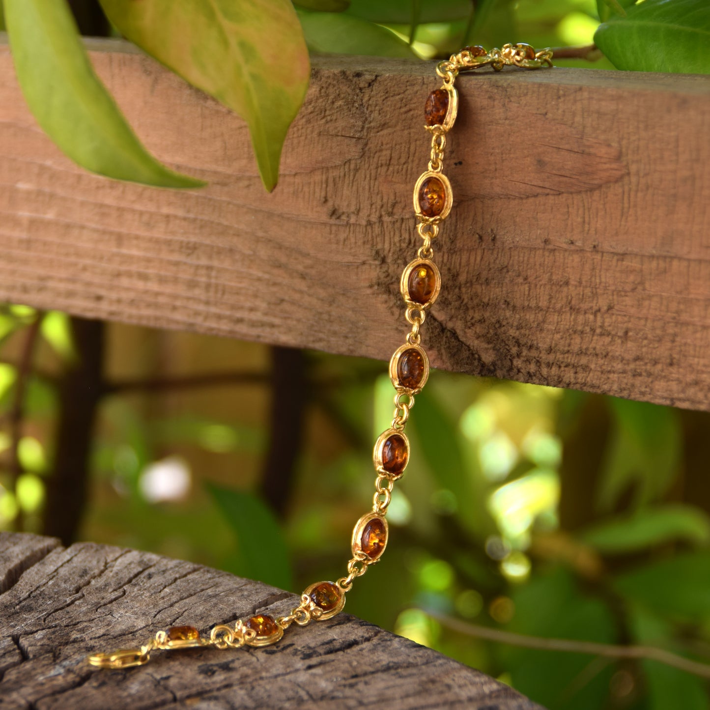 Elegantes Armband im Vintage-Stil mit Naturbernstein in Cognacfarbe und 14K vergoldetem 925er Silber, MJ Baltica, BZB022