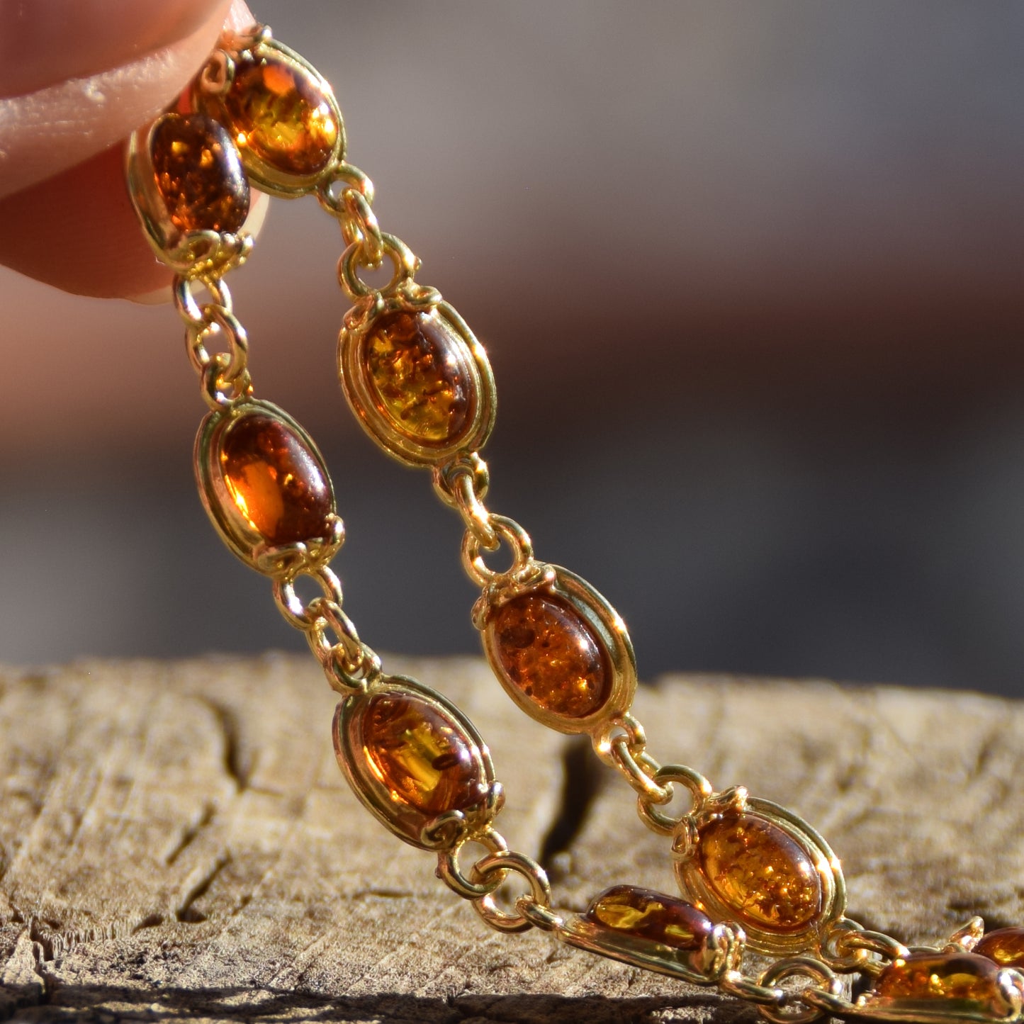 Elegantes Armband im Vintage-Stil mit Naturbernstein in Cognacfarbe und 14K vergoldetem 925er Silber, MJ Baltica, BZB022