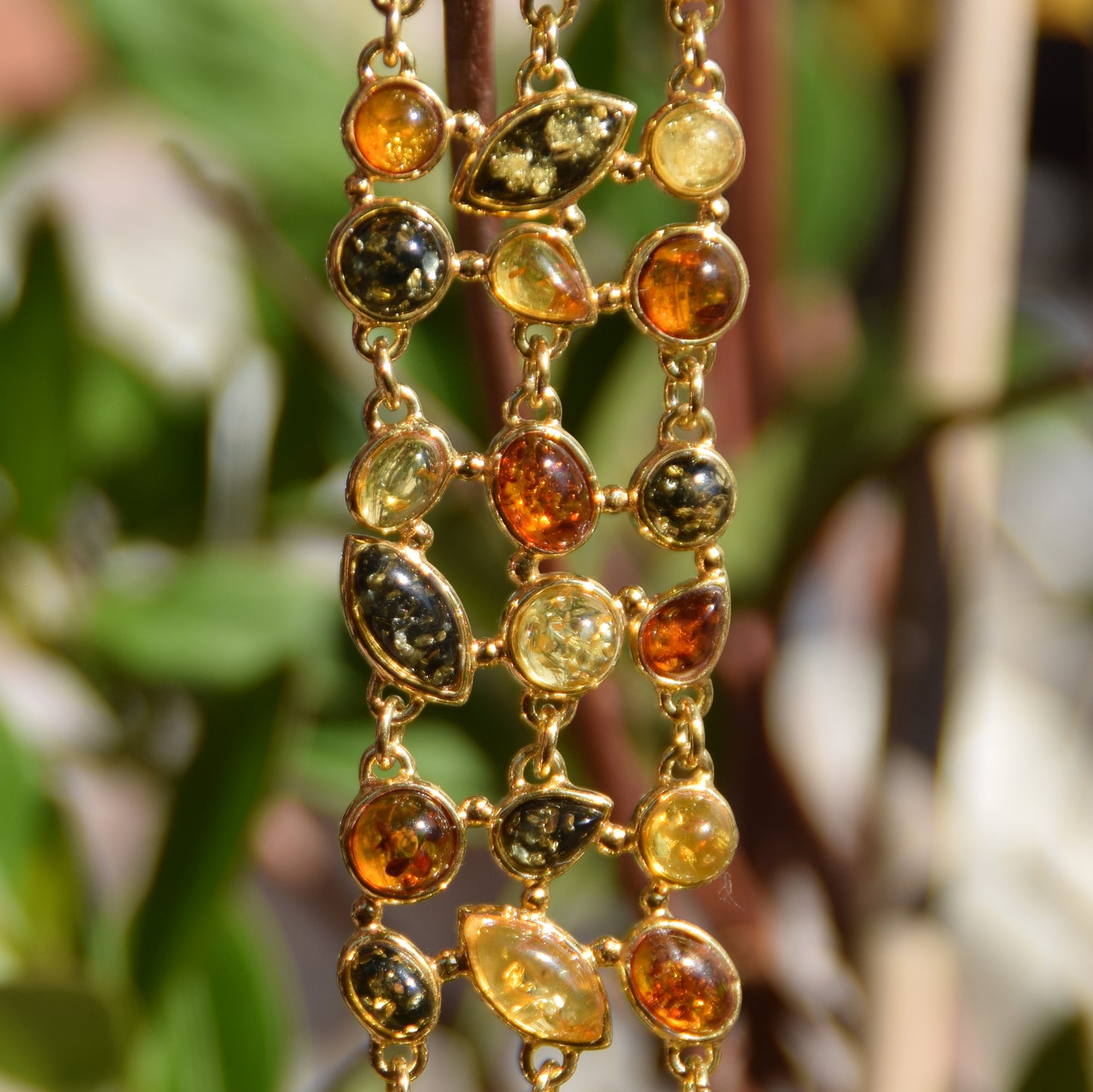 Importante bracciale in stile mosaico creato con Ambra naturale di varie tonalità e Argento placcato in Oro 18k, MJ Baltica, BZB038