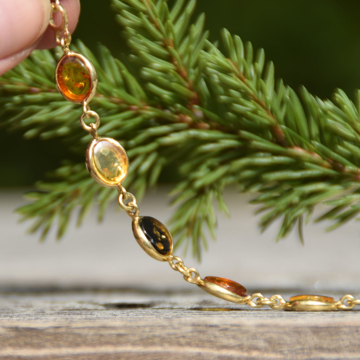 Elegant bracelet in natural amber of various shades and 18k gold-plated silver, MJ Baltica, BZB050