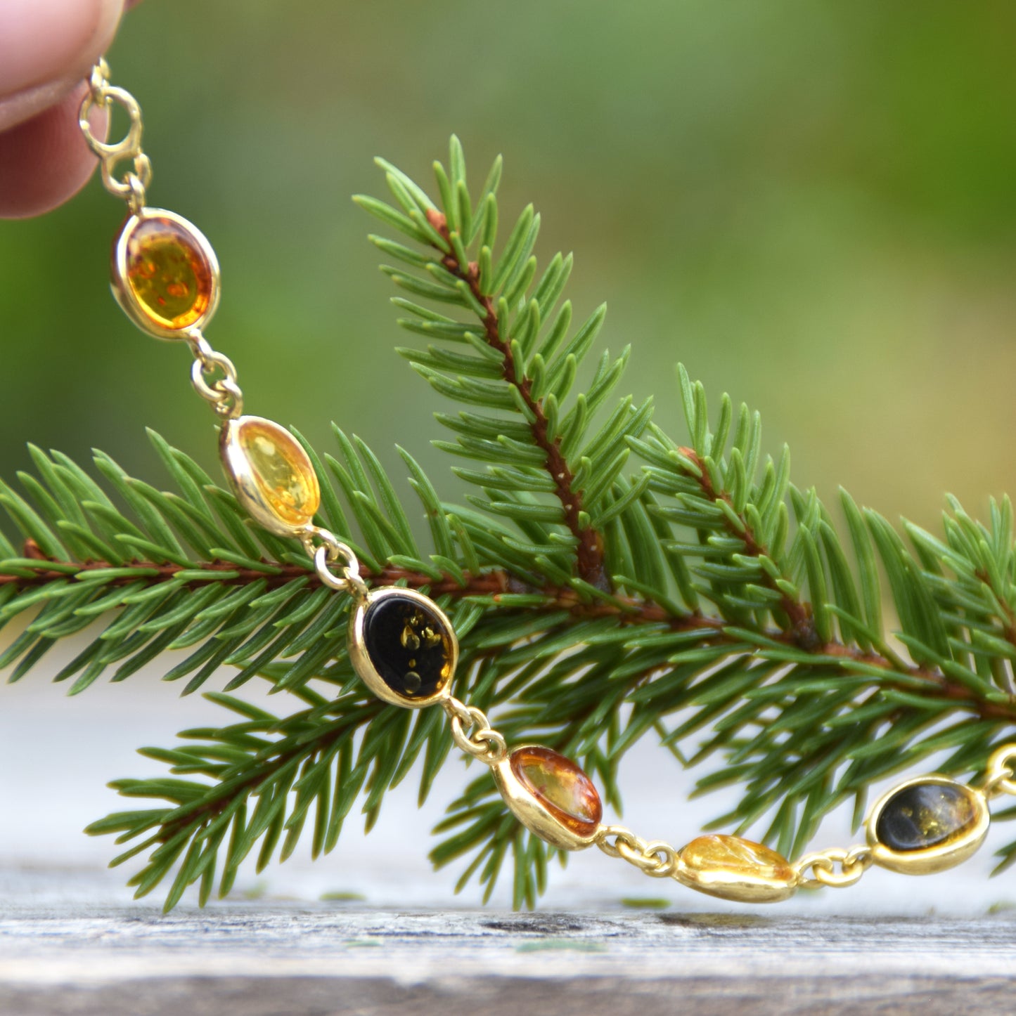 Elegant bracelet in natural amber of various shades and 18k gold-plated silver, MJ Baltica, BZB050
