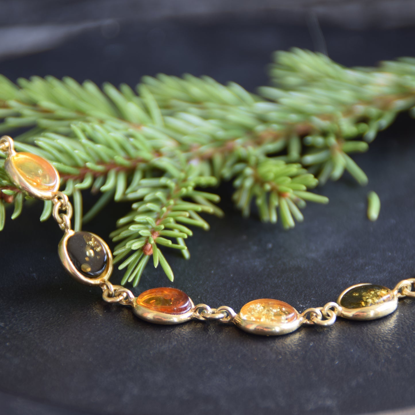Elegant bracelet in natural amber of various shades and 18k gold-plated silver, MJ Baltica, BZB050