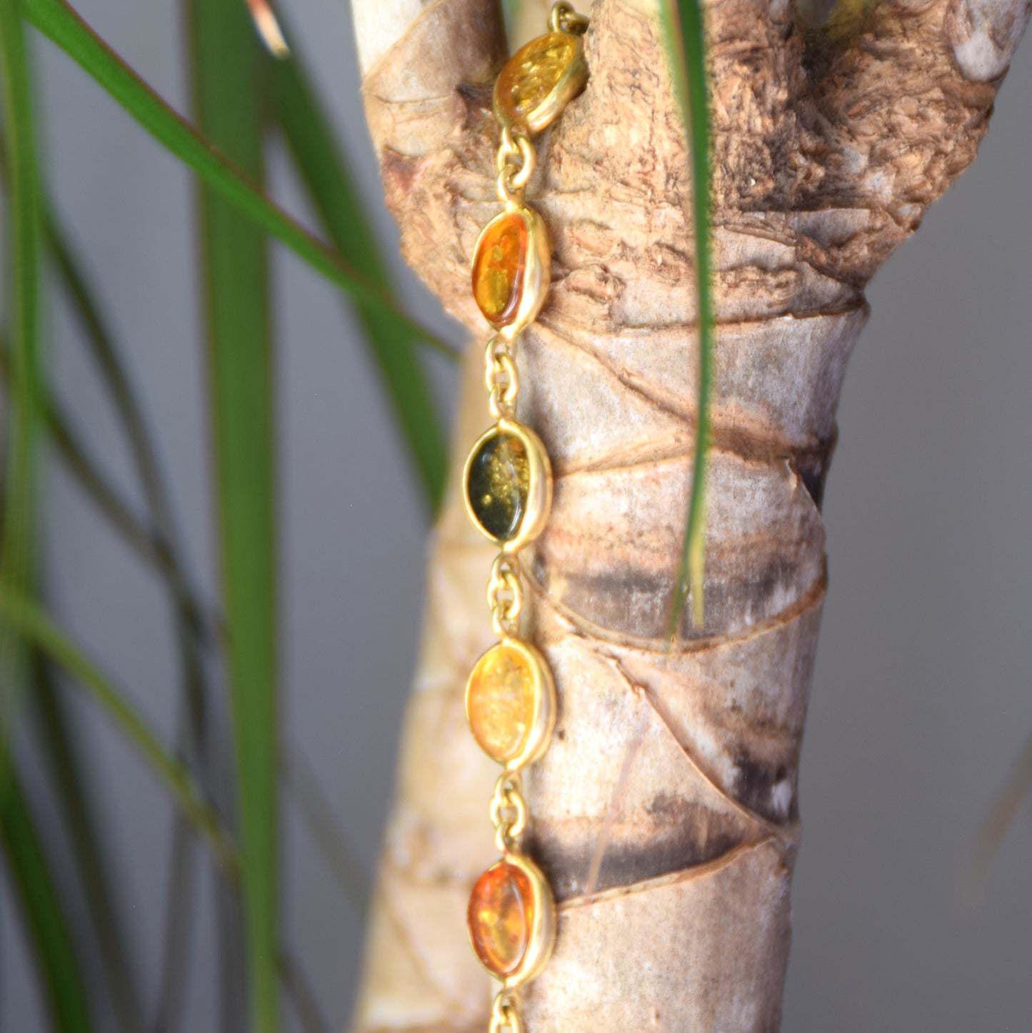Elegant bracelet in natural amber of various shades and 18k gold-plated silver, MJ Baltica, BZB050