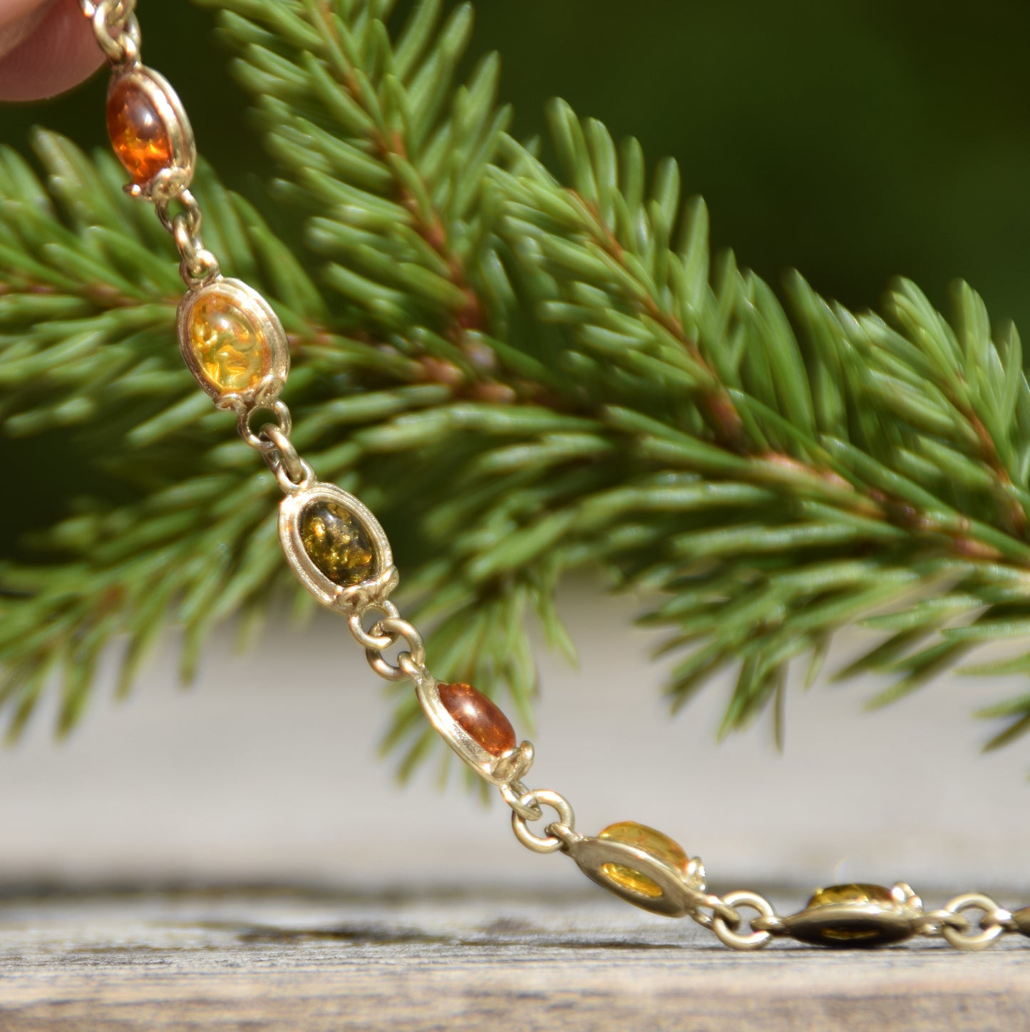 Delicate vintage-style bracelet with natural Amber in various shades and 18k Gold-plated Silver, MJ Baltica, BZB057