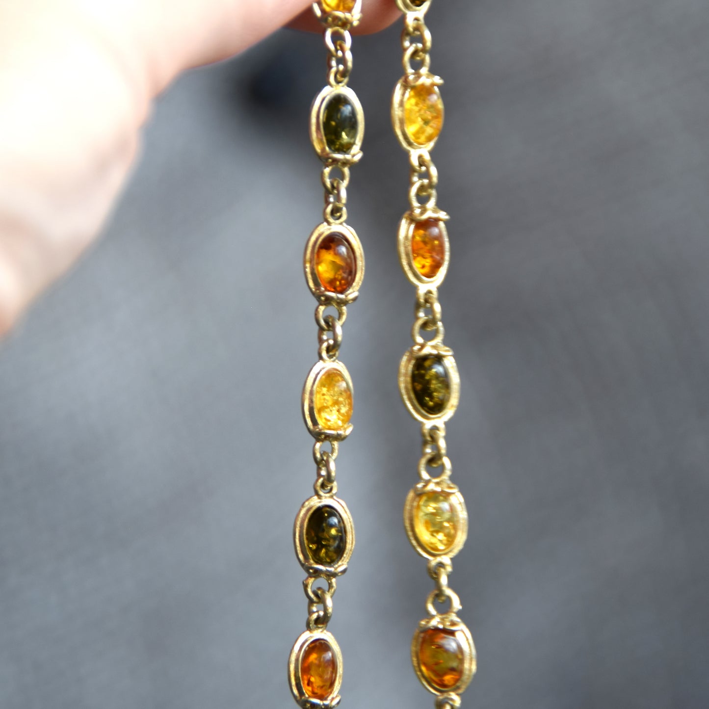 Delicate vintage-style bracelet with natural Amber in various shades and 18k Gold-plated Silver, MJ Baltica, BZB057