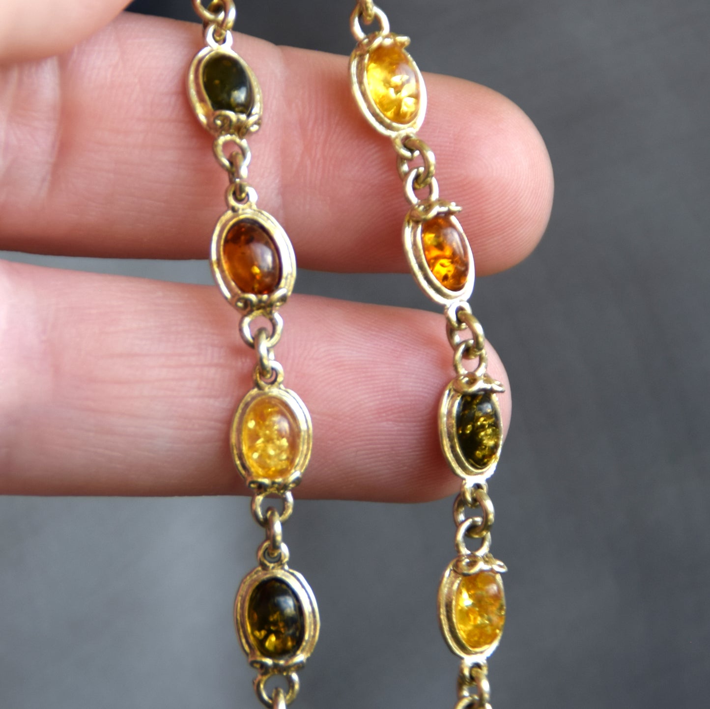 Delicate vintage-style bracelet with natural Amber in various shades and 18k Gold-plated Silver, MJ Baltica, BZB057