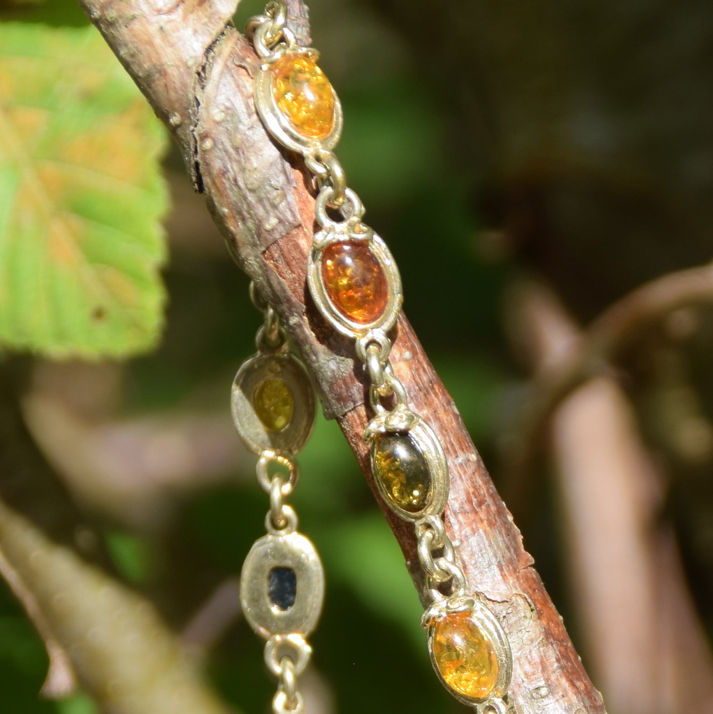 Delicate vintage-style bracelet with natural Amber in various shades and 18k Gold-plated Silver, MJ Baltica, BZB057